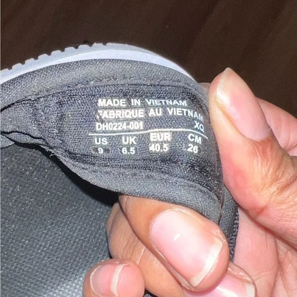 Nike Black and White Platform Sandals - Picture 4 of 4